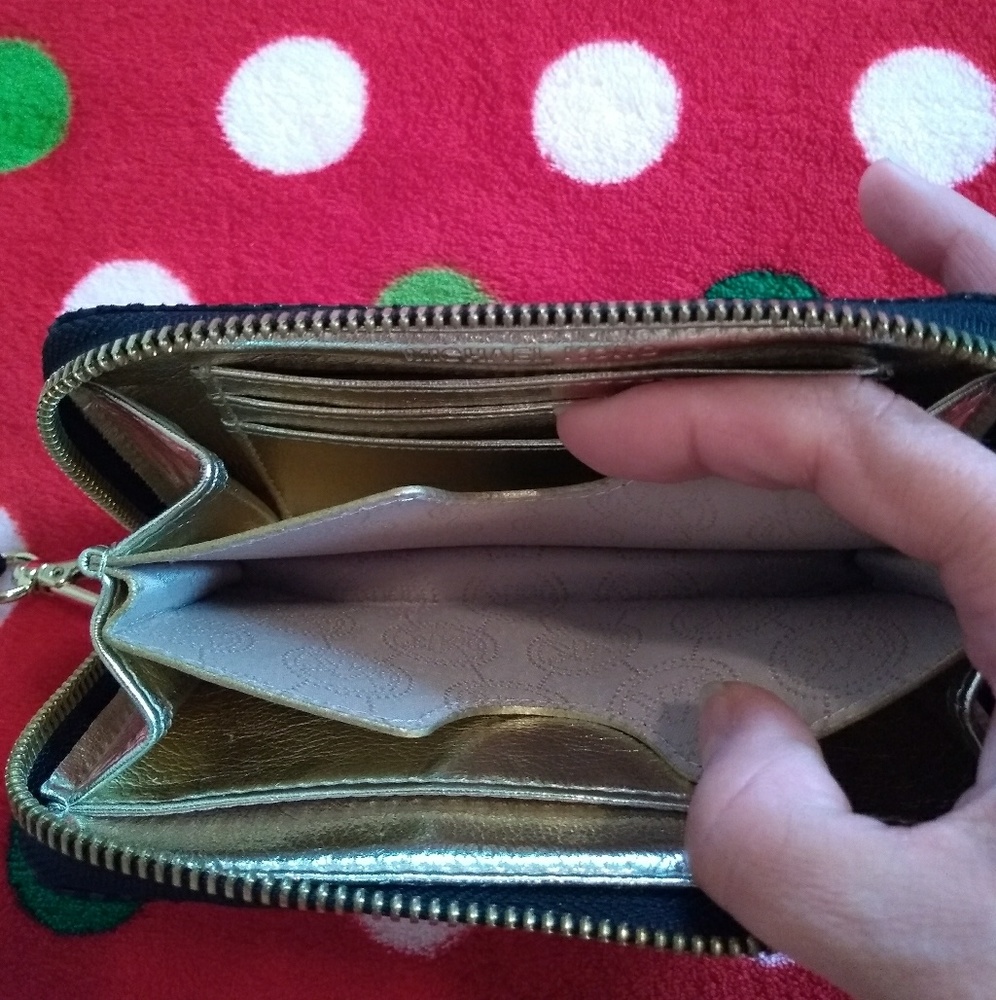 ⭐Sale⭐ PRICE FIRM!!!! Michael Kors Wristlet - Picture 6 of 7